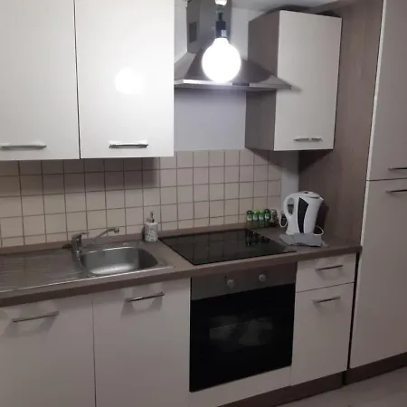 Che F2 Face Sweet Wifi Apartment *