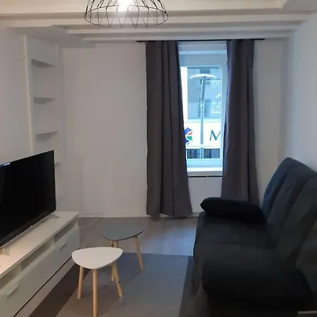 Che F2 Face Sweet Wifi Apartment *