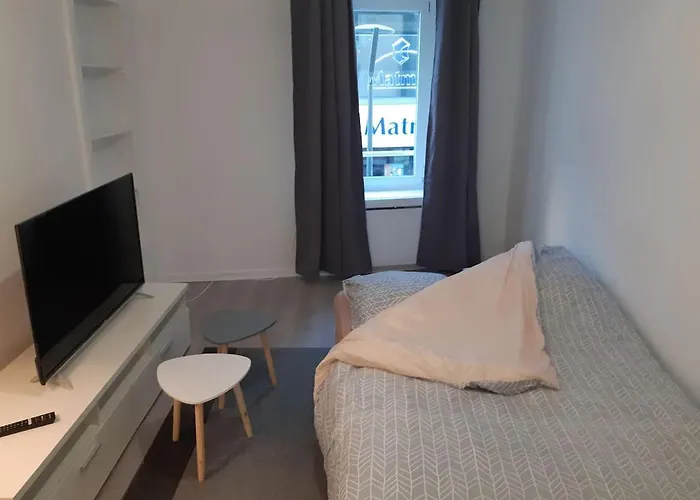 Che F2 Face Sweet Wifi Apartment *