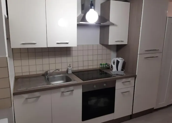 Che F2 Face Sweet Wifi Apartment *